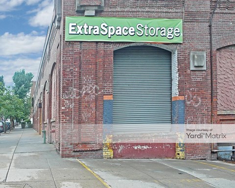Storage Units for Rent available at 3240 Bronx Blvd, Bronx, NY 10467
