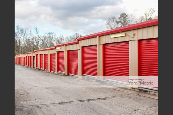 Leave Small Walkways Between The Boxes And Furniture In Your Storage Unit So You Can Easily Get To The Items You Want W Self Storage Units Storage Storage Unit