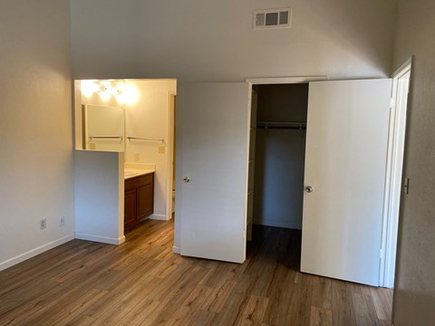 3269 Hartford Ave 2 Beds Apartment for Rent