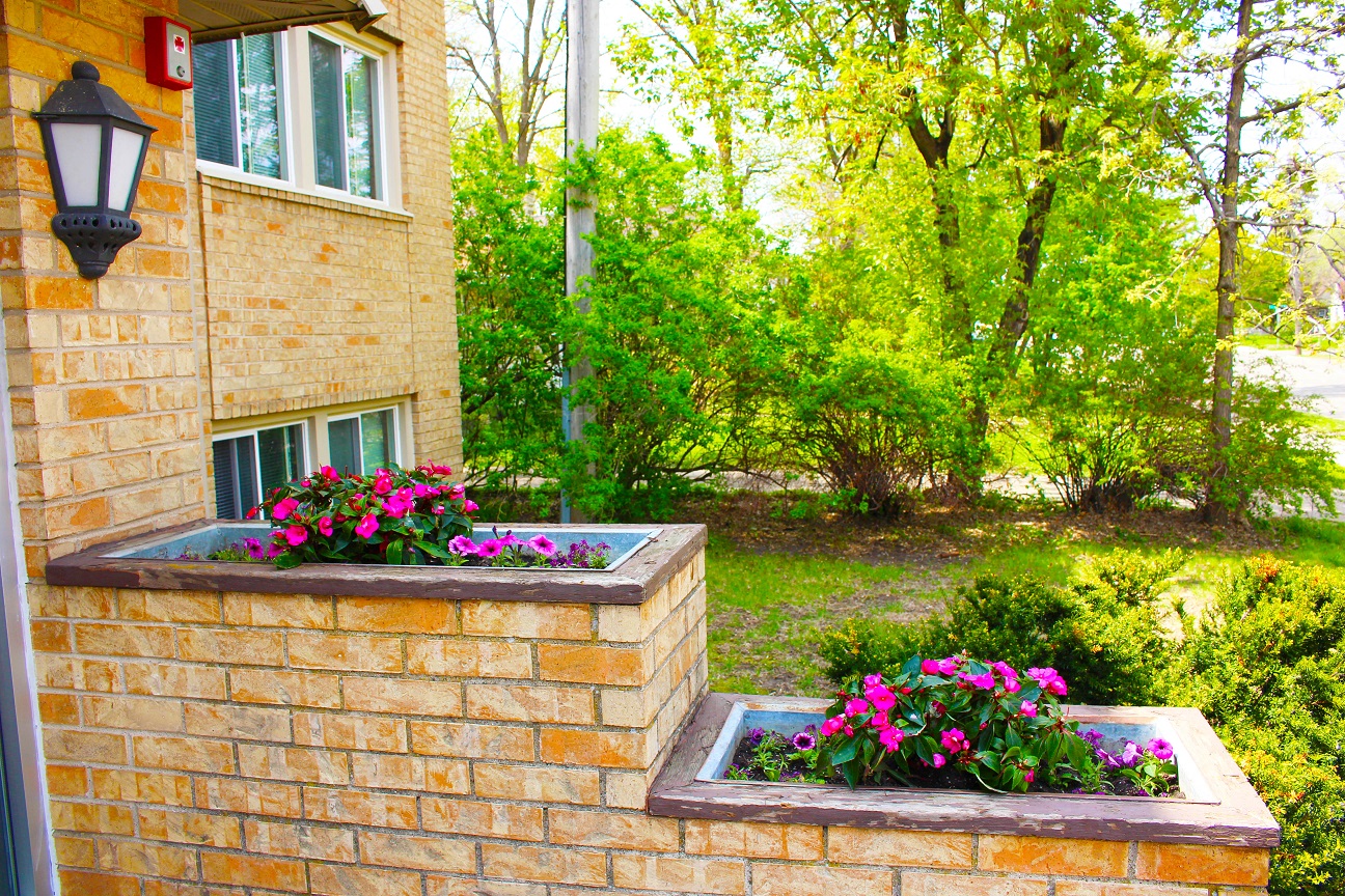 Twin Lakes Apartment Exterior