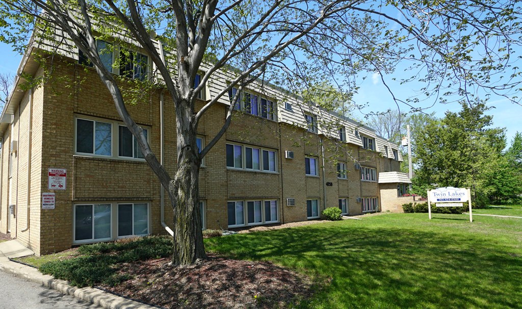 Twin Lakes Apartment Exterior