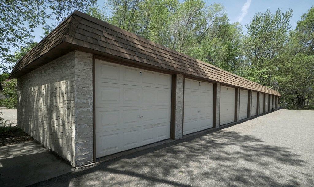 Twin Lakes Apartment garage