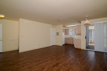 Large living room attached to kitchen - Photo Gallery 2