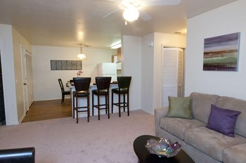 Furnished living room and kitchen bar chairs - Photo Gallery 4