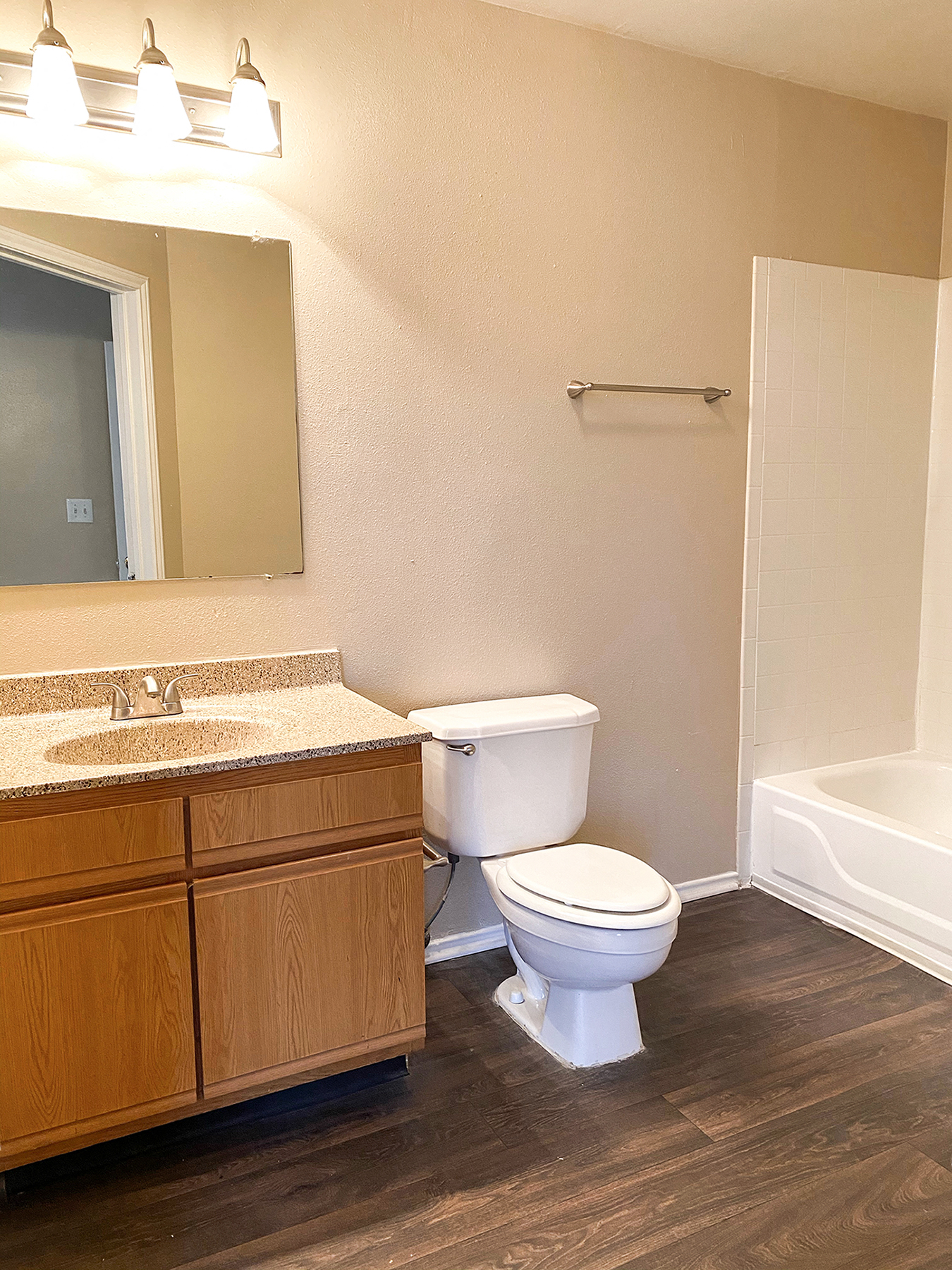 Bathroom at Cobblestone Corners Apartment Homes, Nashville