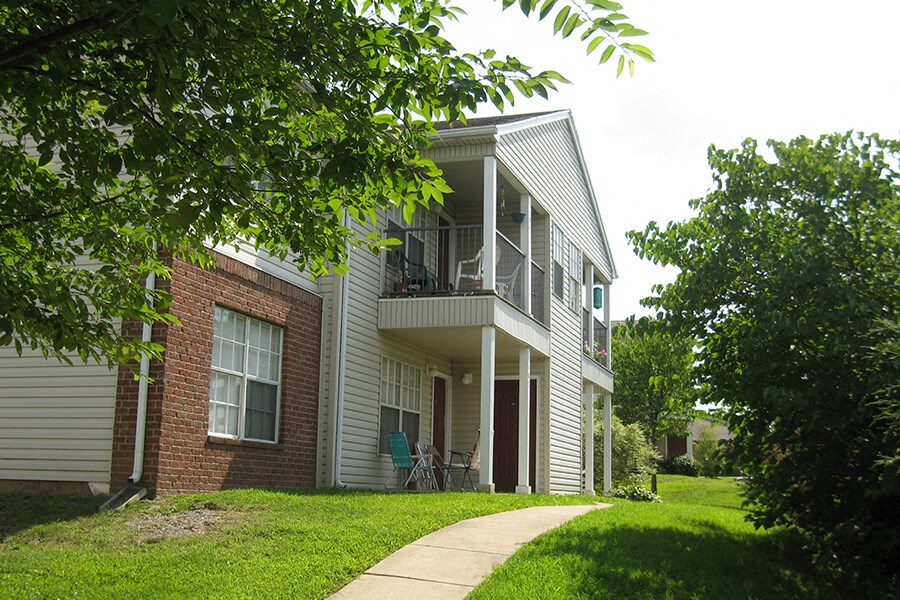 Exterior of building at Cobblestone Corners Apartment Homes, Nashville, TN, 37216