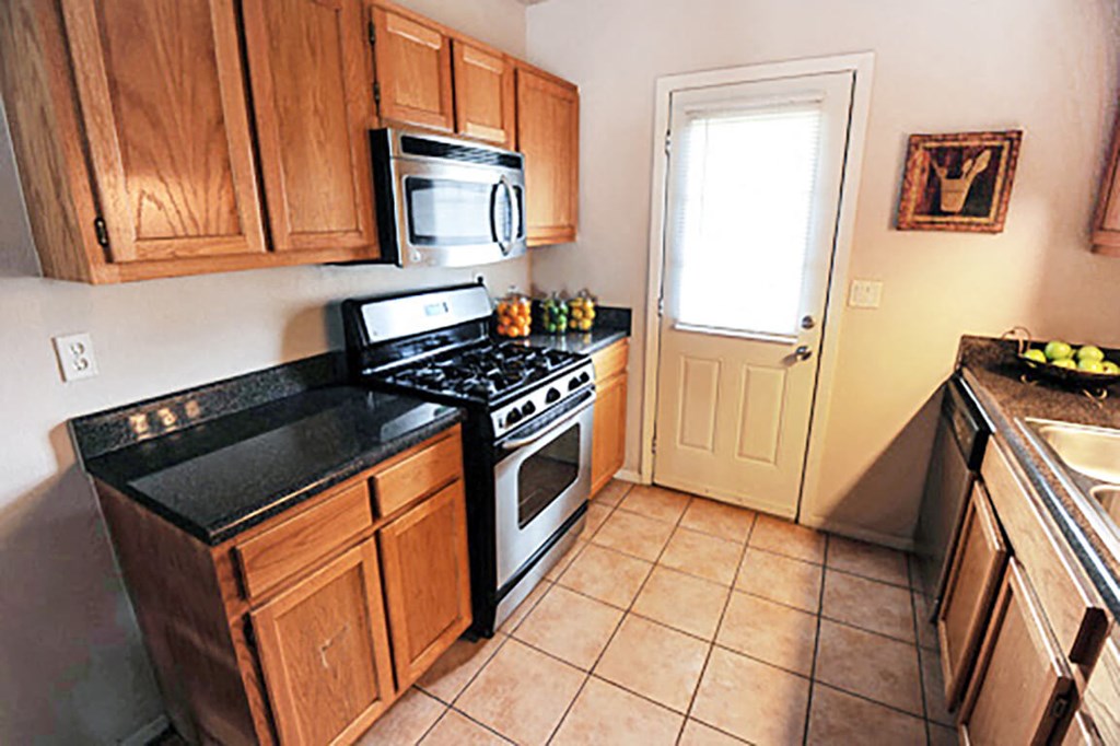 Kitchen Kitchen at Waters Mark Apartment Homes, Gulfport, Mississippi