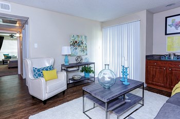 Furnished living room with mini bar - Photo Gallery 3