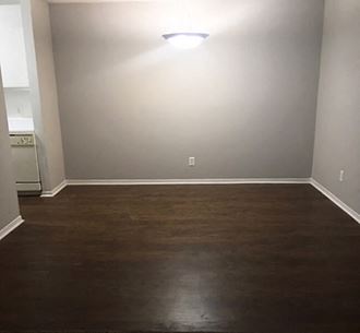 211 North Hills Street 1-3 Beds Apartment for Rent - Photo Gallery 4