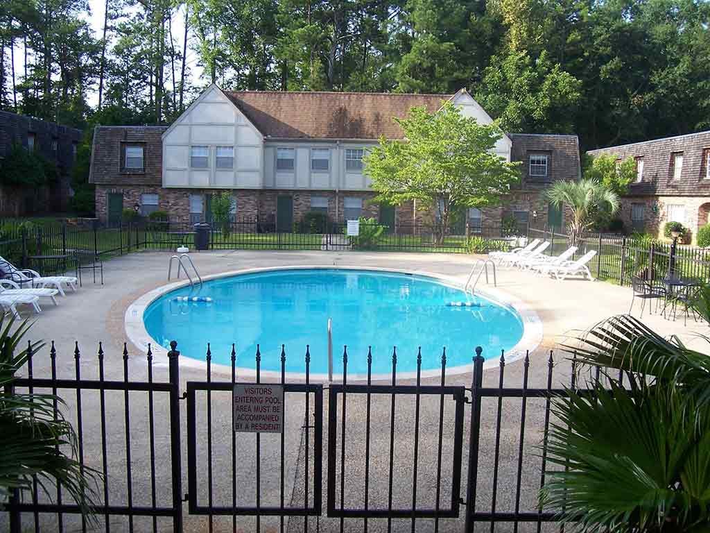 Pool View at Stratford Manor Apartment Homes, Meridian, MS