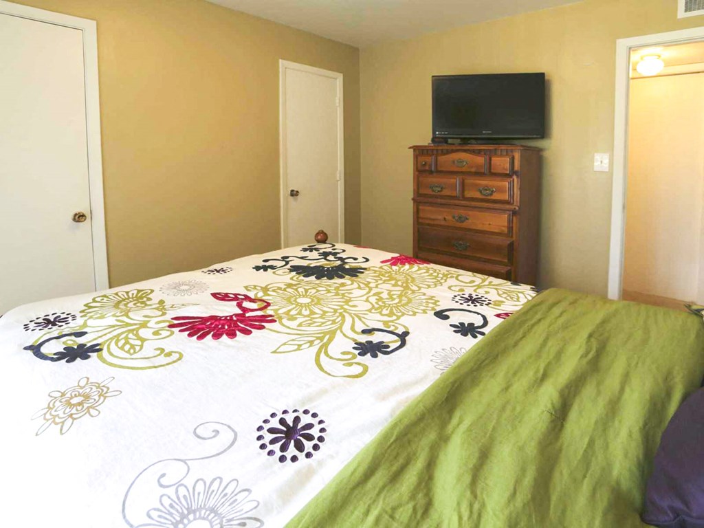 Furnished bedroom at Stratford Manor Apartment Homes, Meridian