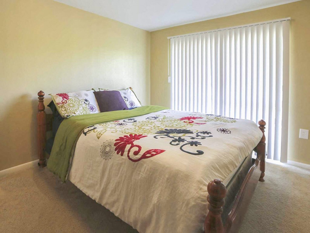 Gorgeous Bedroom at Stratford Manor Apartment Homes, Mississippi