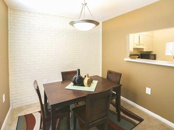 Elegant Dining Space at Stratford Manor Apartment Homes, Mississippi, 39305