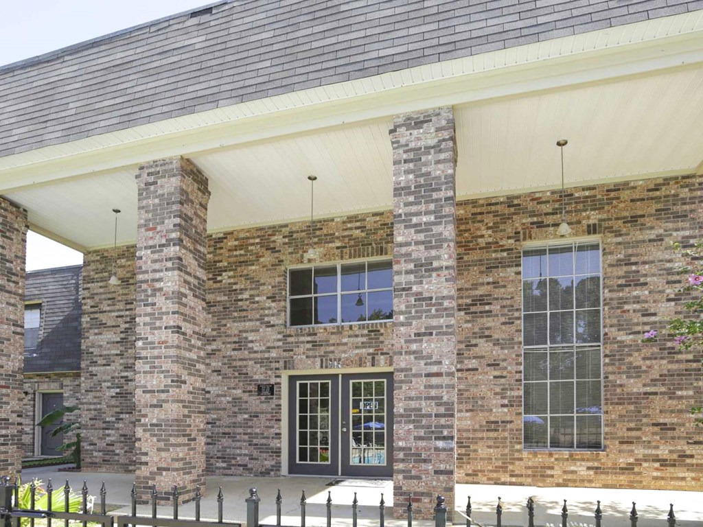 Exterior of leasing office at Stratford Manor Apartment Homes, Meridian