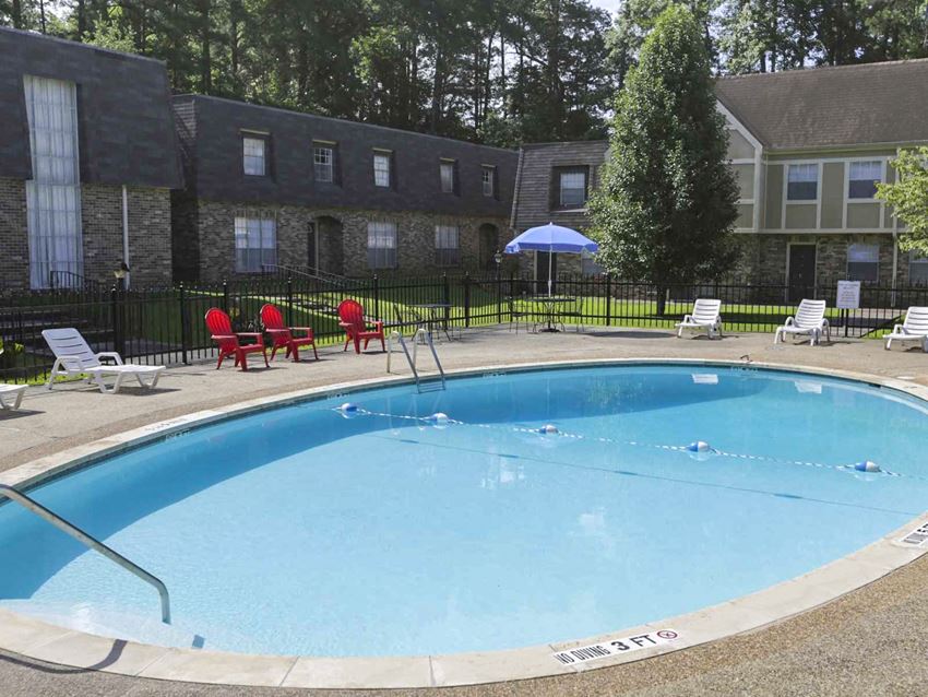 Pool with lounge chairs at Stratford Manor Apartment Homes, Mississippi, 39305