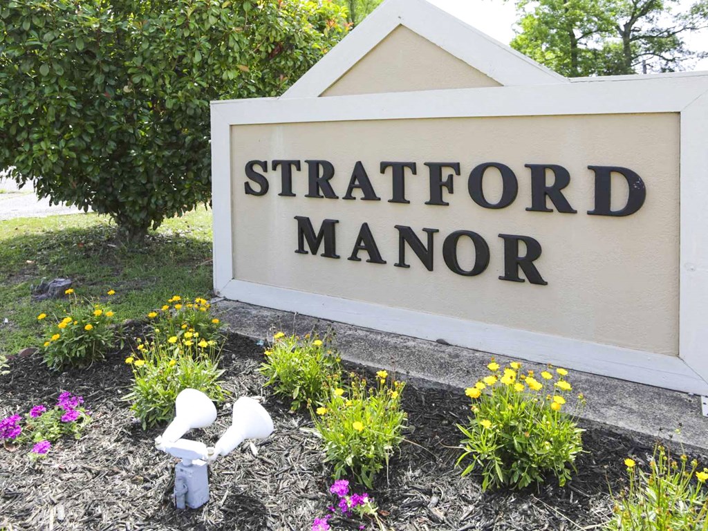 Monument sign at Stratford Manor Apartment Homes, Meridian, MS, 39305