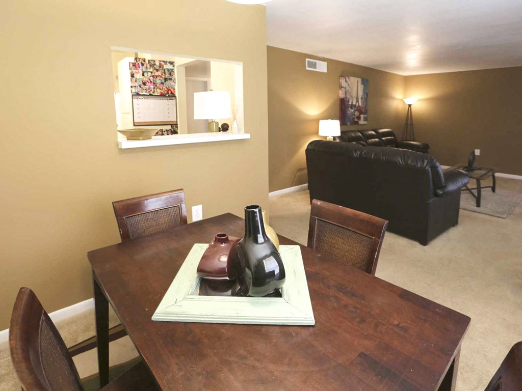 Dining room at Stratford Manor Apartment Homes, Meridian, MS