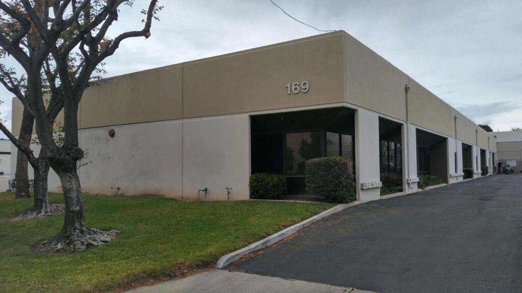 the front of a building with the number 189 on it