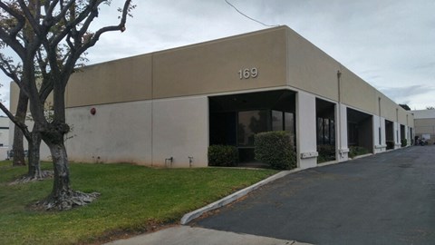 the front of a building with the number 189 on it