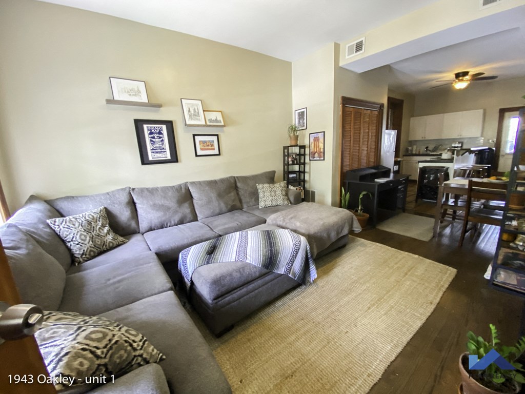 1943 N. Oakley Ave.