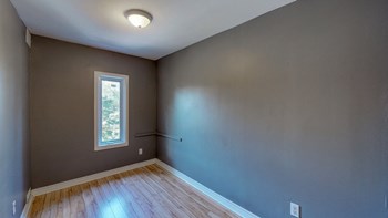 136 Osgoode Street Studio-3 Beds Apartment, Student for Rent - Photo Gallery 3