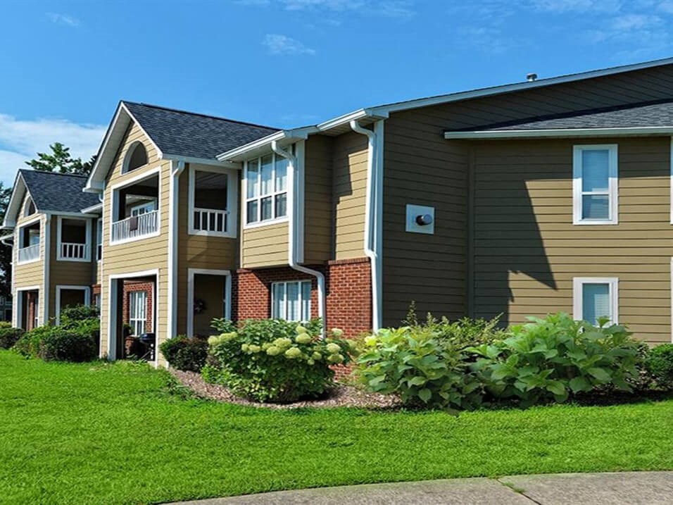 landscaping at Greenville, NC apartment 