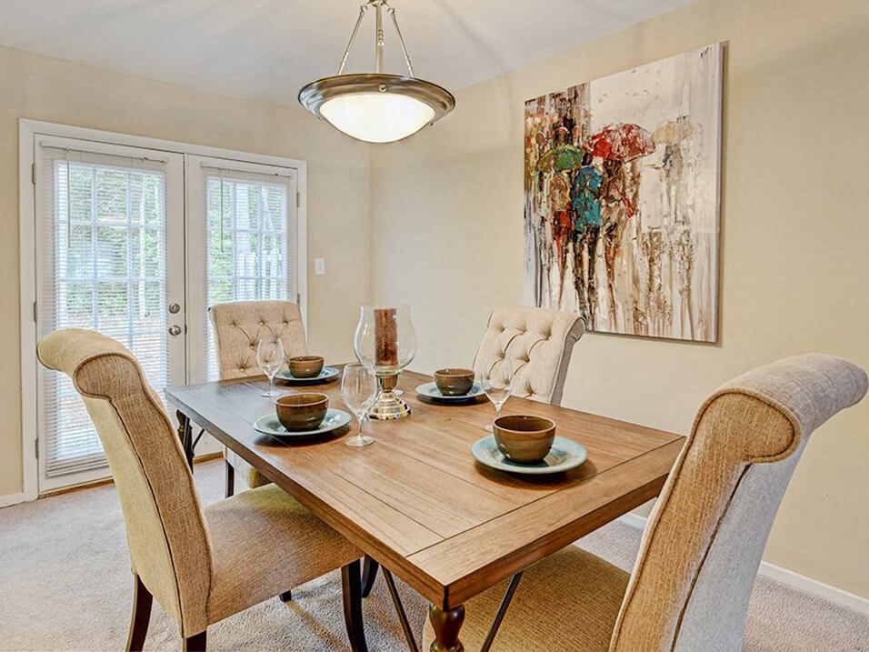 dining area at Southgate Apartments