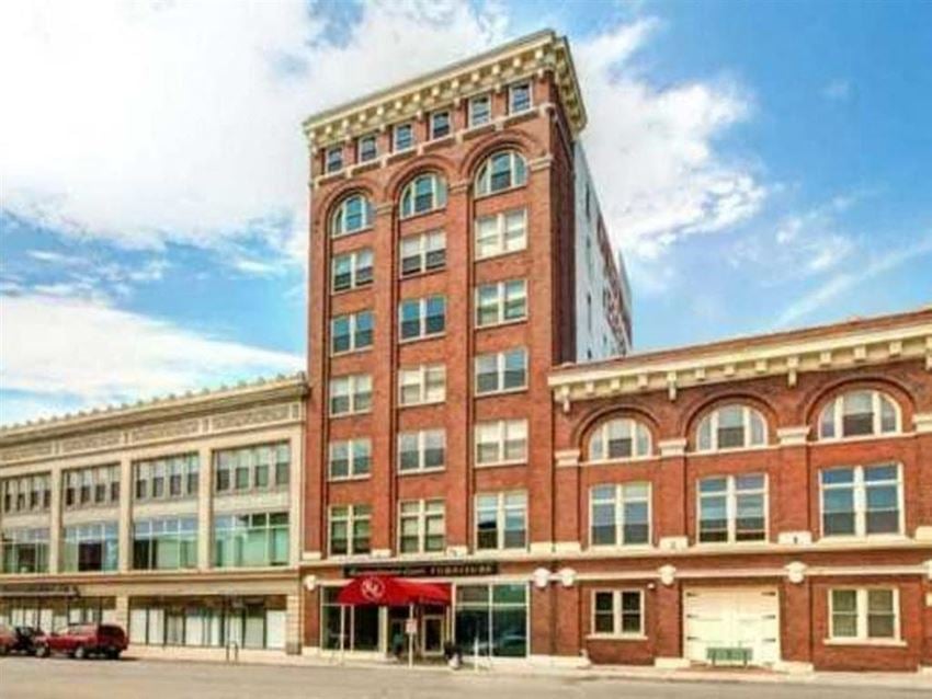710 W. Historic Mitchell Studio-2 Beds Loft for Rent - Photo Gallery 1