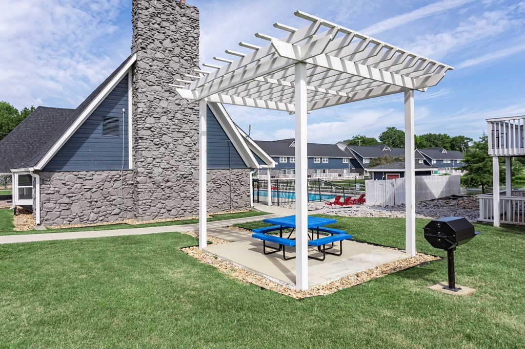 our apartments have a picnic area with a picnic table and a grill