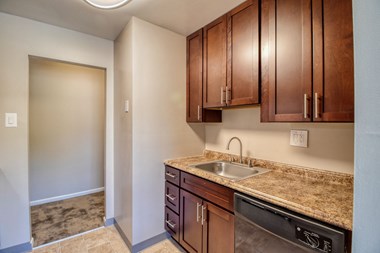 300 Chatham Park Drive 3 Beds Apartment for Rent - Photo Gallery 3