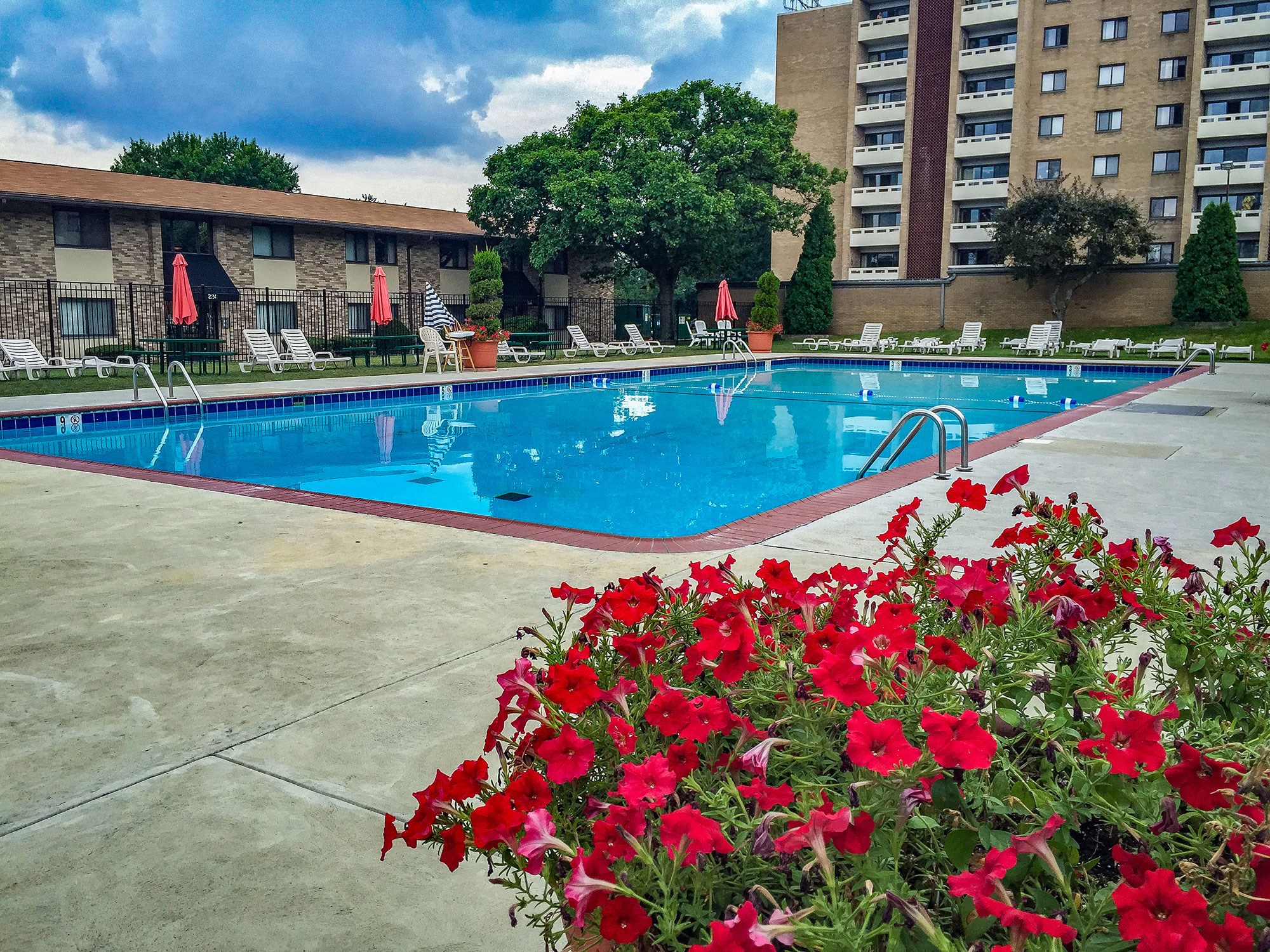 Carriage Park Apartments, 300 Chatham Park Drive, Pittsburgh, PA - RentCafe