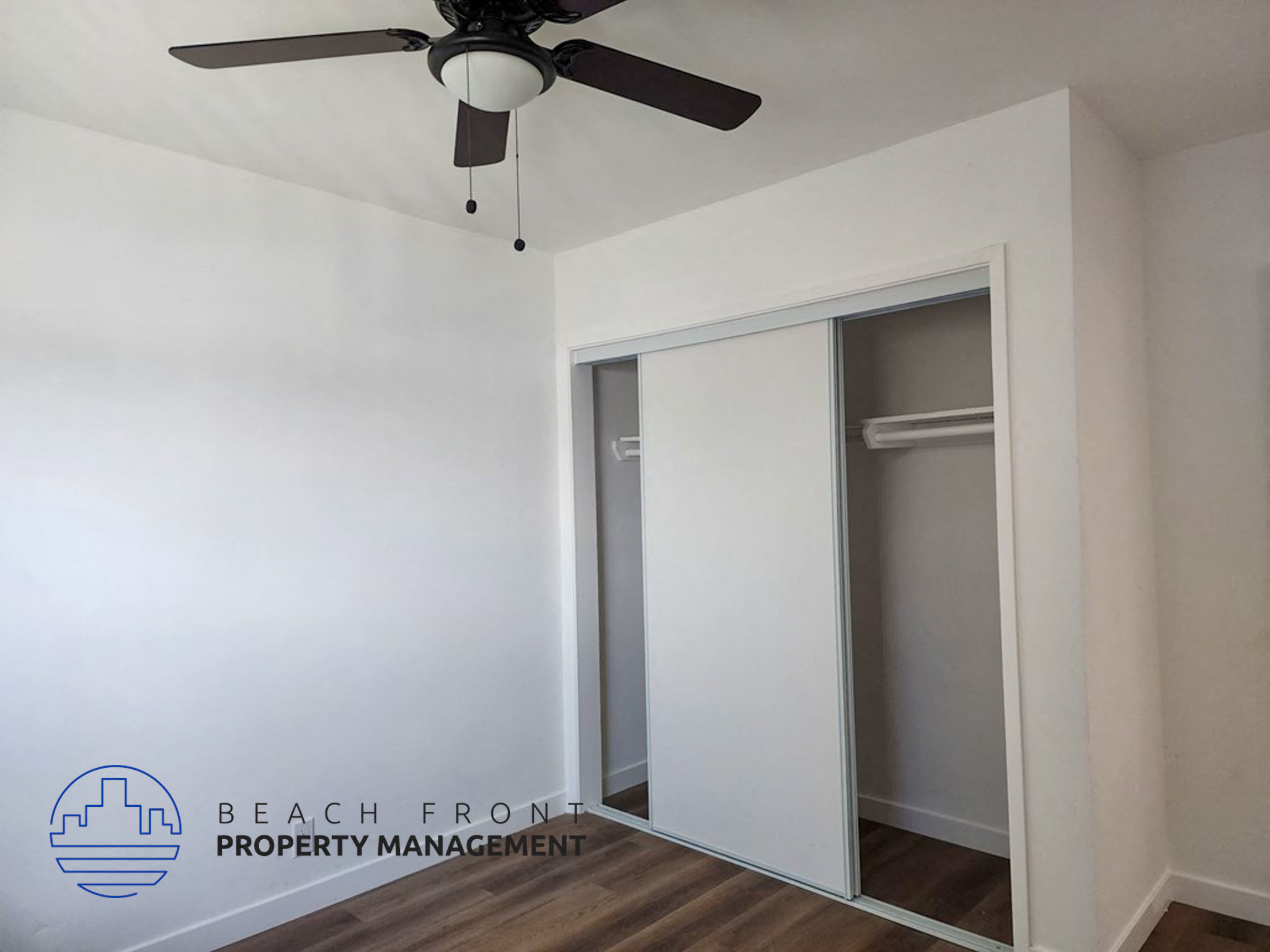 a room with a ceiling fan and a closet