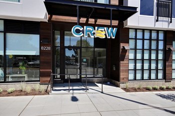 Crew Apartments Front Entrance Exterior - Photo Gallery 13