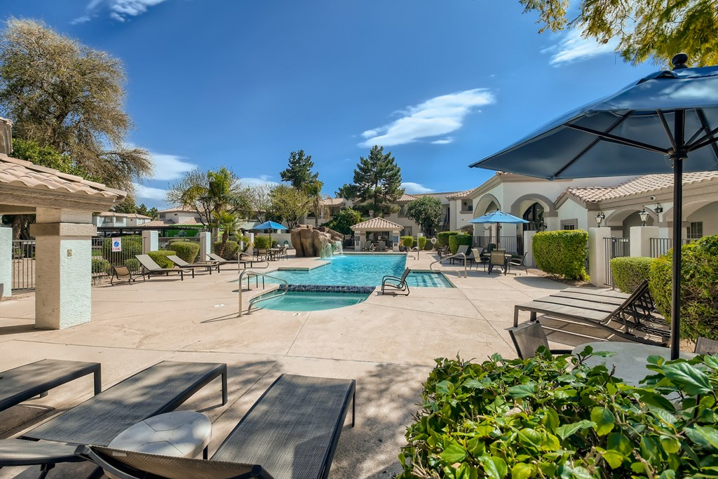 the preserve at ballantyne commons pool and patio with tables and umbrellas