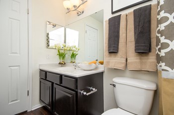 8290 Royalton Rd 1-2 Beds Apartment for Rent - Photo Gallery 5