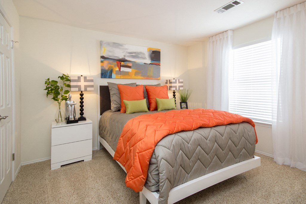 the preserve at ballantyne commons apartments bedroom with bed