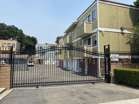 Reed Oaks Apartments 311 E. Reed Street San Jose, CA 95112