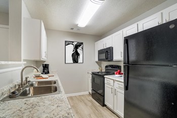 100 Parkwood Trace 1-3 Beds Apartment for Rent - Photo Gallery 4
