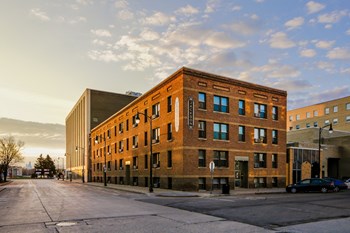 121 5th Street North 1-2 Beds Apartment for Rent - Photo Gallery 2