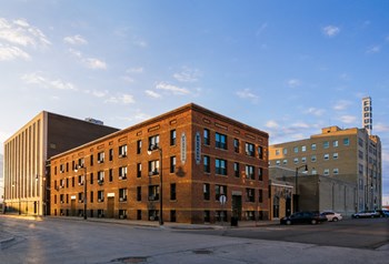 121 5th Street North 1-2 Beds Apartment for Rent - Photo Gallery 3