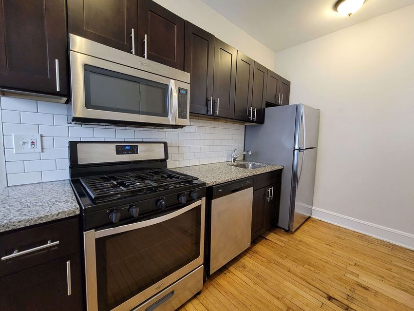 1414 W Devon Ave 2-3 Beds Apartment for Rent - Photo Gallery 1
