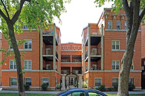 a car is parked in front of an apartment building