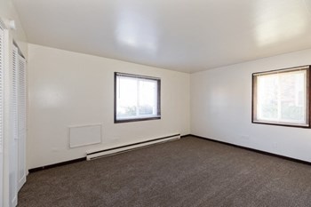 1900 Broadway St 2 Beds Apartment for Rent - Photo Gallery 3