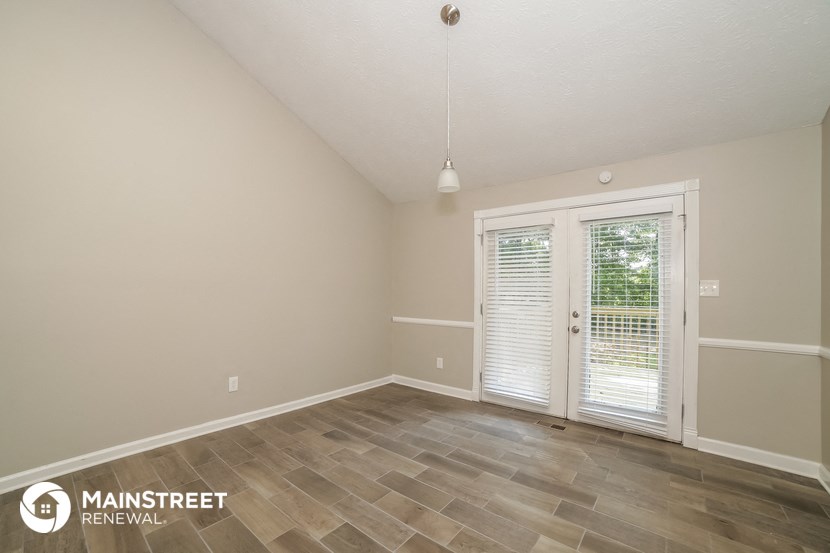the spacious living room doors to the backyard