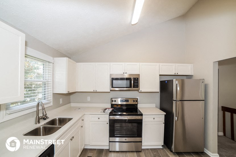 the preserve at ballantyne commons apartment kitchen with stainless steel appliances