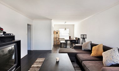 2206-2208 1/2 Ocean Park Blvd. 1 Bed Apartment for Rent