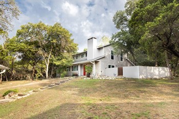 1430 Redbud Cove 2-3 Beds Apartment for Rent - Photo Gallery 5