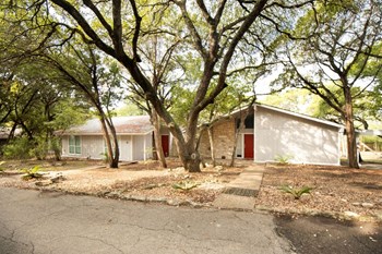 1430 Redbud Cove 2-3 Beds Apartment for Rent - Photo Gallery 6