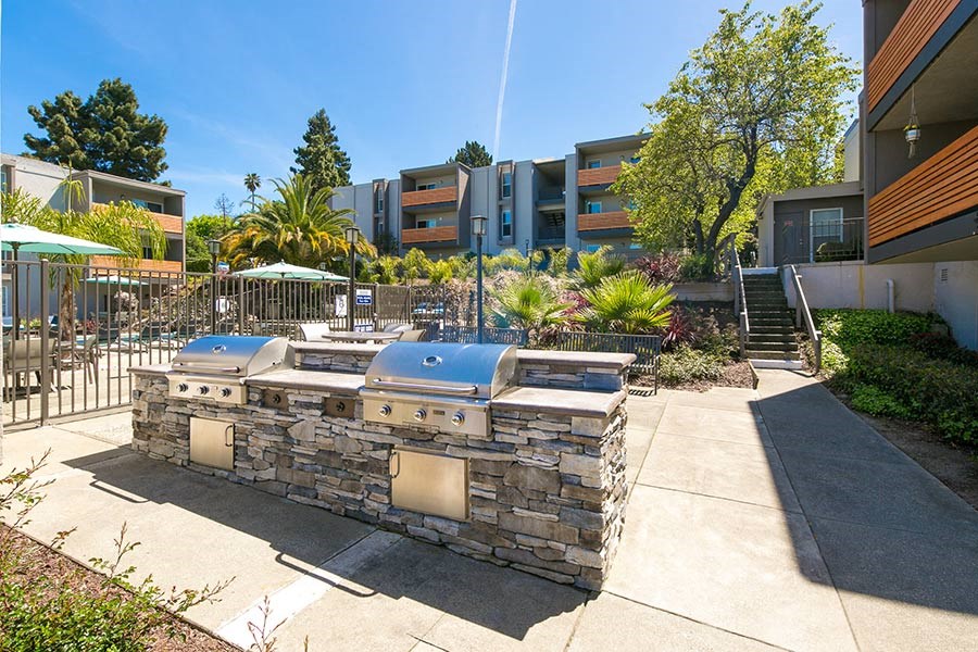 grilling area at Bayside Apartments in Pinole, CA