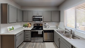 7400 West Arrowhead Clubhouse Dr 1-2 Beds Apartment for Rent - Photo Gallery 2